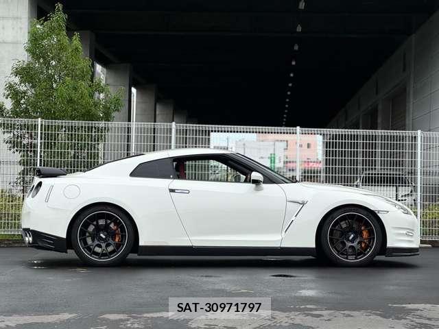Nissan GT-R 2015-06 8770209-3