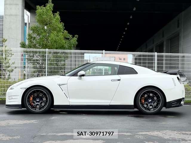 Nissan GT-R 2015-06 8770209-4