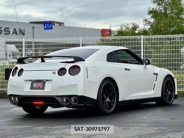 Nissan GT-R 2015-06 8770209-6