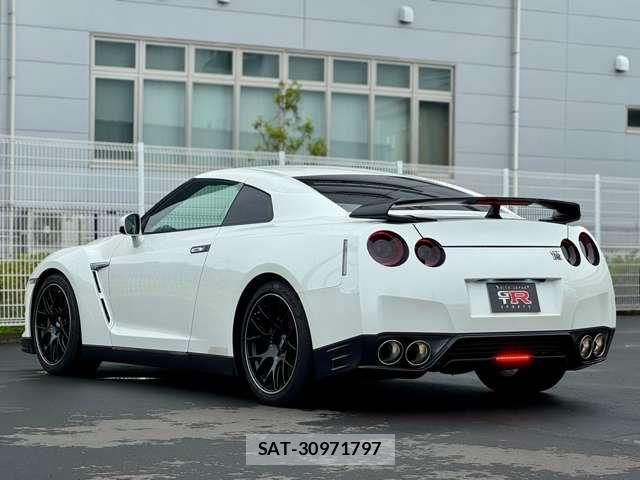 Nissan GT-R 2015-06 8770209-9