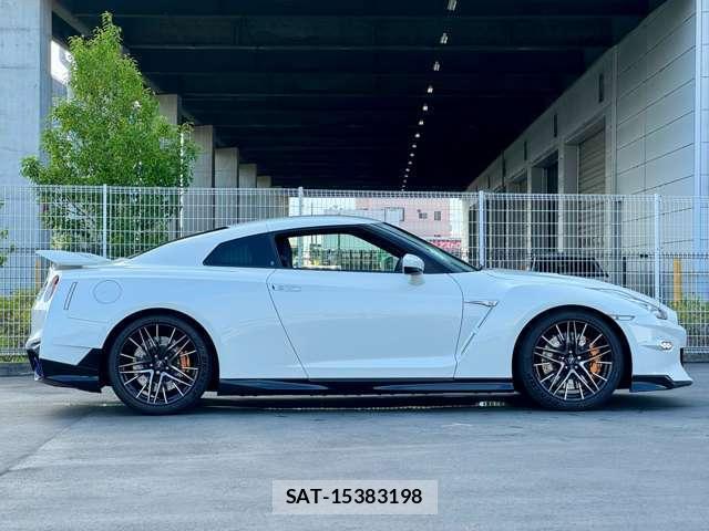 Nissan GT-R 2025-04 8770210-3