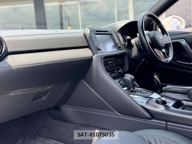 Nissan GT-R 2020-01 8770211-10