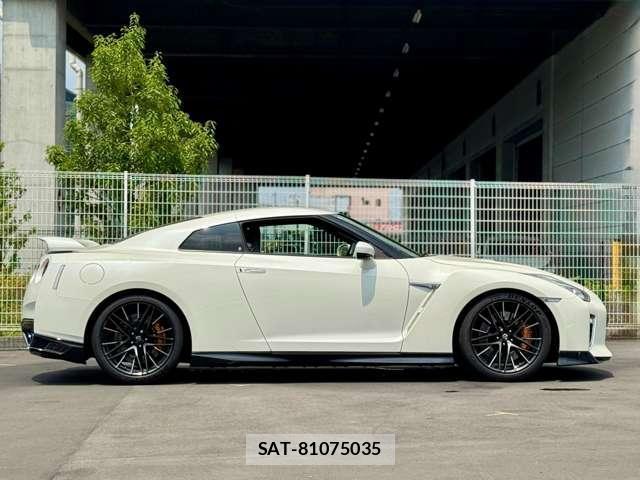 Nissan GT-R 2020-01 8770211-3