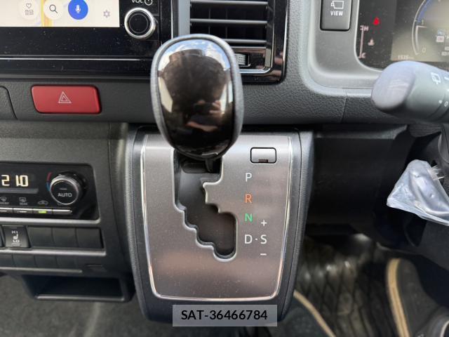 Toyota HIACE VAN 2026-04 8769442-15