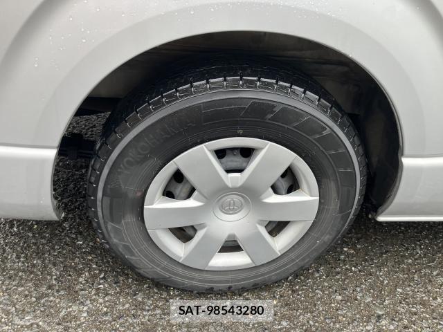 Toyota HIACE VAN 2017-10 8769454-11
