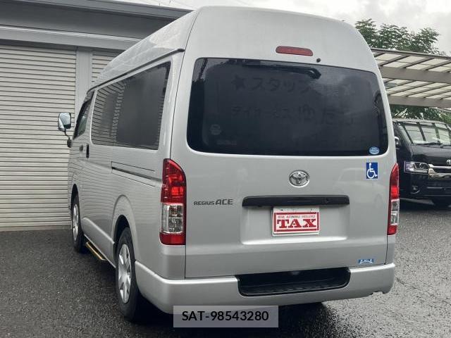 Toyota HIACE VAN 2017-10 8769454-16