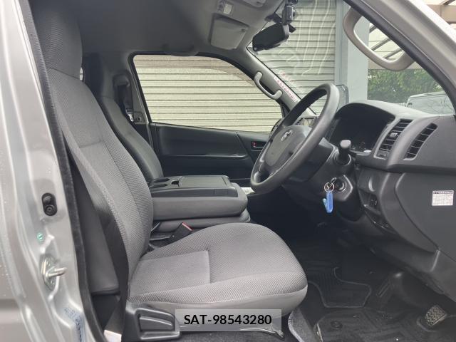 Toyota HIACE VAN 2017-10 8769454-3