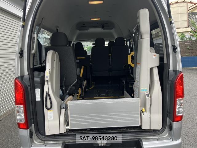 Toyota HIACE VAN 2017-10 8769454-5