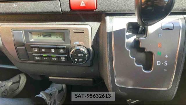 Toyota HIACE VAN 2023-06 8769612-14