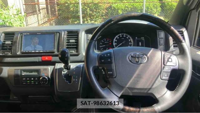 Toyota HIACE VAN 2023-06 8769612-16