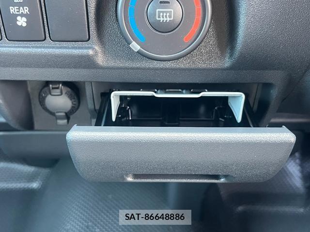 Toyota HIACE VAN 2025-08 8769957-11