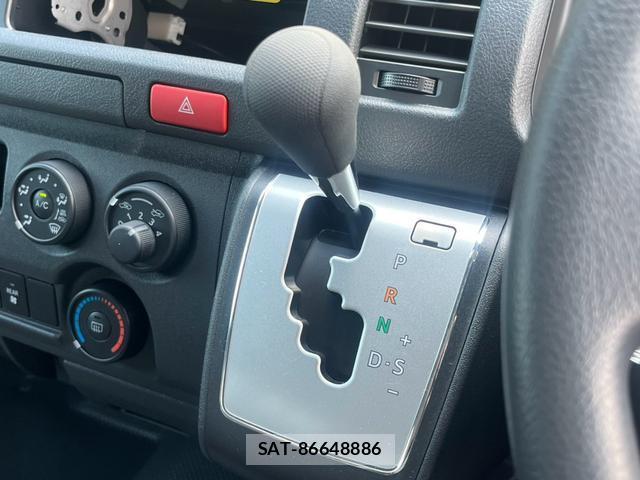 Toyota HIACE VAN 2025-08 8769957-9