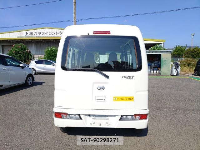 Daihatsu HIJET CARGO 2018-08 8768967-3