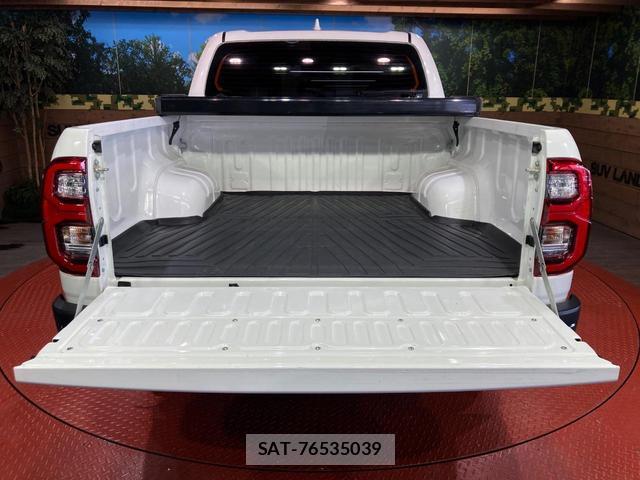Toyota HILUX 2023-03 8769802-10