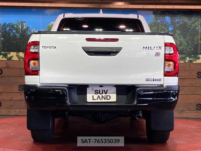 Toyota HILUX 2023-03 8769802-14