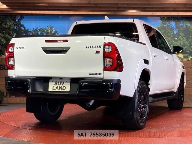 Toyota HILUX 2023-03 8769802-16