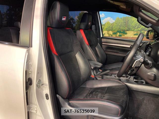 Toyota HILUX 2023-03 8769802-7