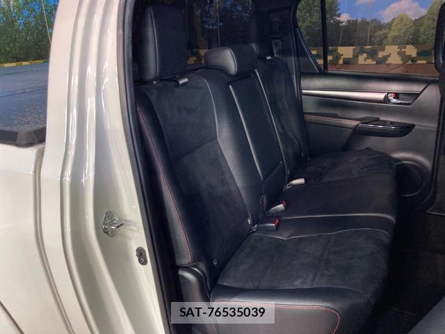 Toyota HILUX 2023-03 8769802-8