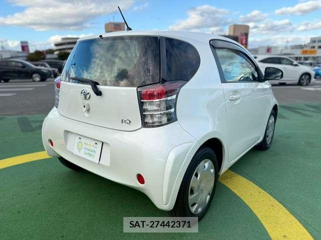 Toyota IQ 2009-02 8769981-10