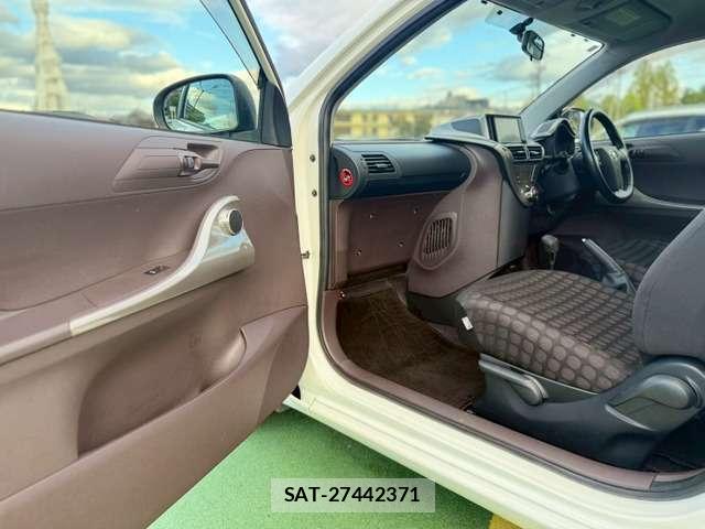 Toyota IQ 2009-02 8769981-14