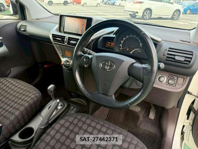 Toyota IQ 2009-02 8769981-17