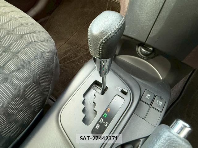 Toyota IQ 2009-02 8769981-19
