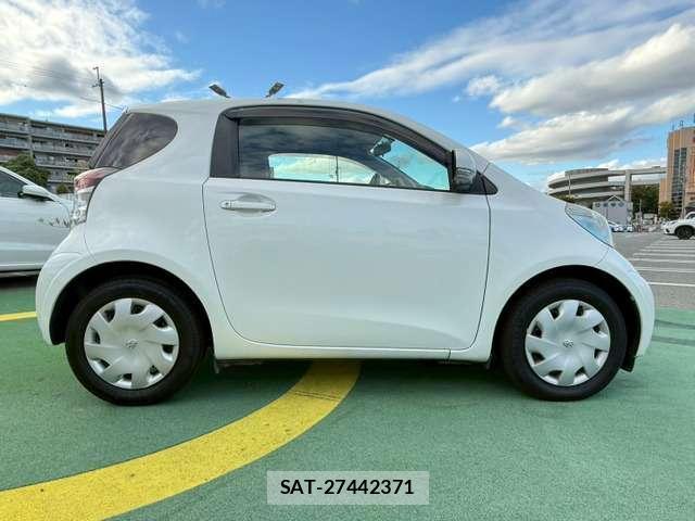 Toyota IQ 2009-02 8769981-2