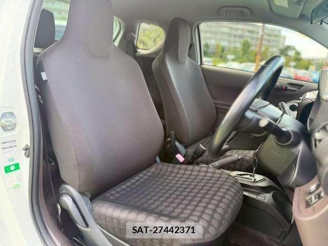 Toyota IQ 2009-02 8769981-5