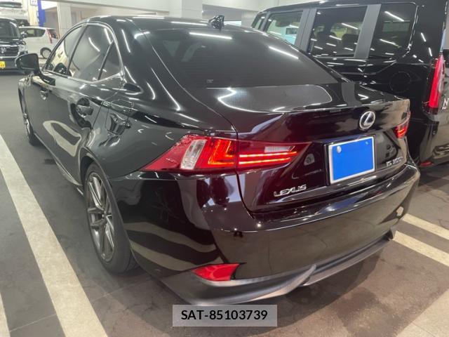 Lexus IS 2014-01 8769279-12