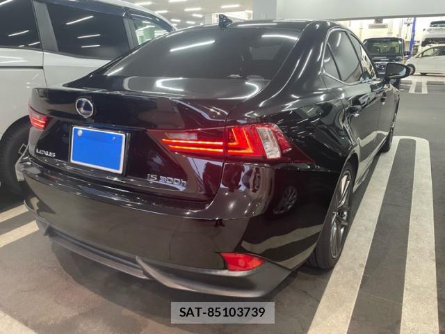 Lexus IS 2014-01 8769279-13