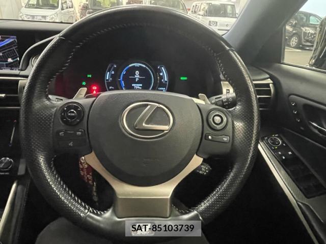 Lexus IS 2014-01 8769279-14