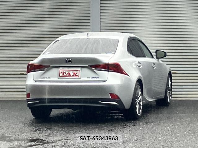 Lexus IS 2019-10 8769449-1