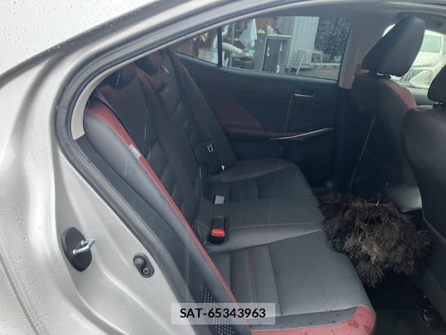 Lexus IS 2019-10 8769449-13