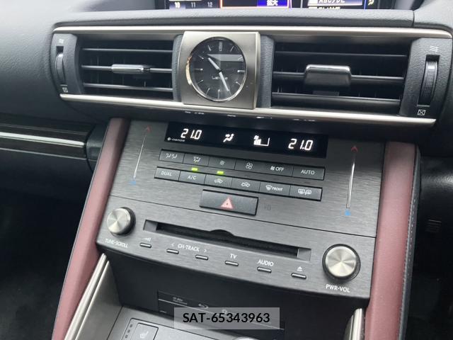 Lexus IS 2019-10 8769449-17