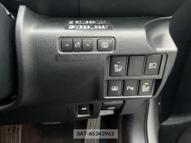 Lexus IS 2019-10 8769449-19