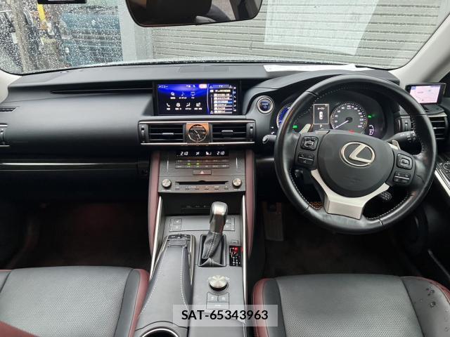 Lexus IS 2019-10 8769449-2
