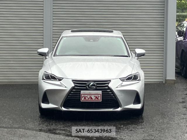 Lexus IS 2019-10 8769449-6
