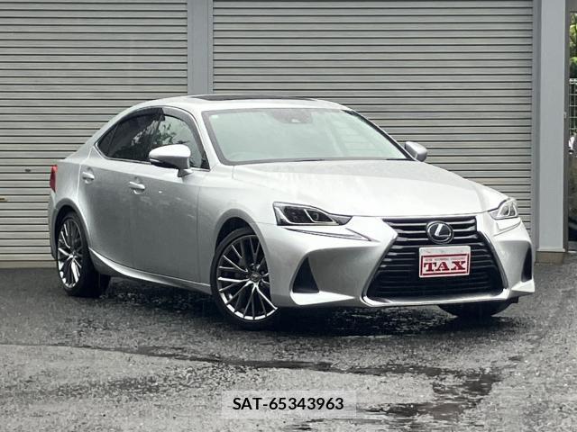 Lexus IS 2019-10 8769449-8