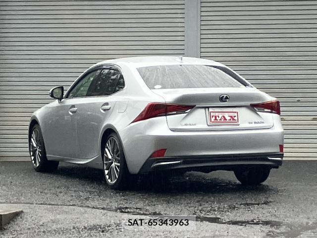 Lexus IS 2019-10 8769449-9