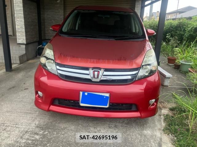 Toyota ISIS 2014-02 8768841-1