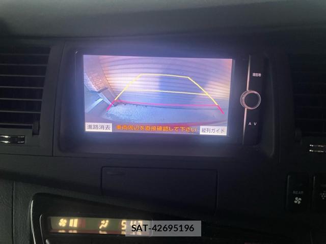 Toyota ISIS 2014-02 8768841-10