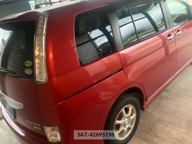 Toyota ISIS 2014-02 8768841-13