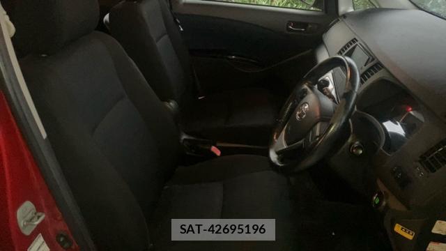 Toyota ISIS 2014-02 8768841-15