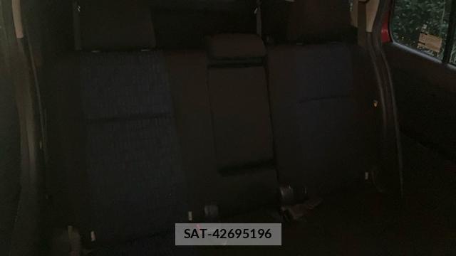 Toyota ISIS 2014-02 8768841-16