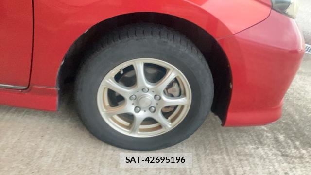 Toyota ISIS 2014-02 8768841-18
