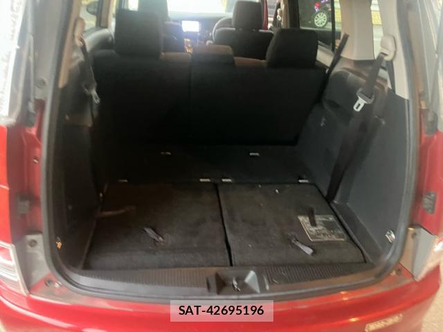 Toyota ISIS 2014-02 8768841-5