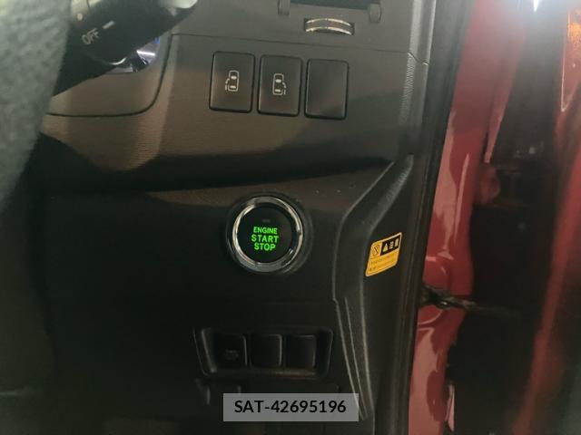 Toyota ISIS 2014-02 8768841-6