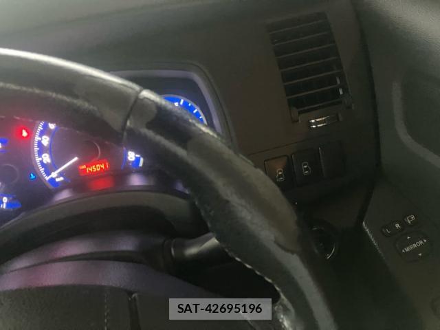 Toyota ISIS 2014-02 8768841-7