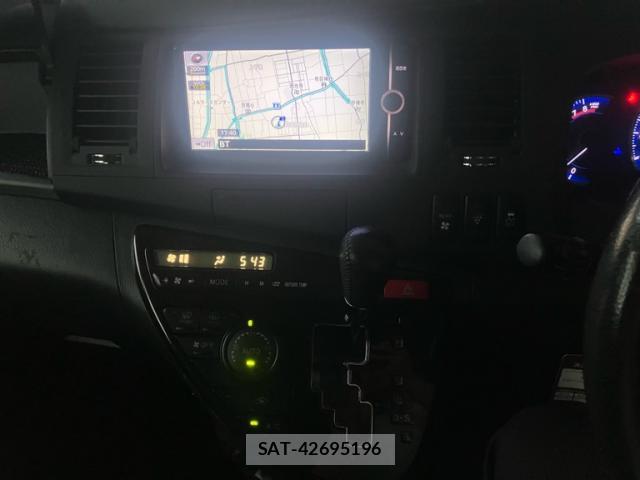 Toyota ISIS 2014-02 8768841-9