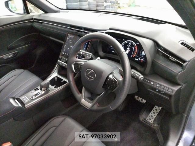 Lexus LBX 2025-05 8769662-2
